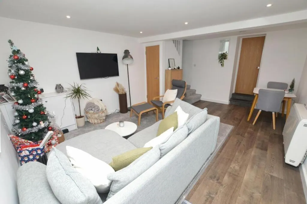אקסטר Spacious 2-Bed - Hospital & City Nearby Parking Pet Friendly דירה