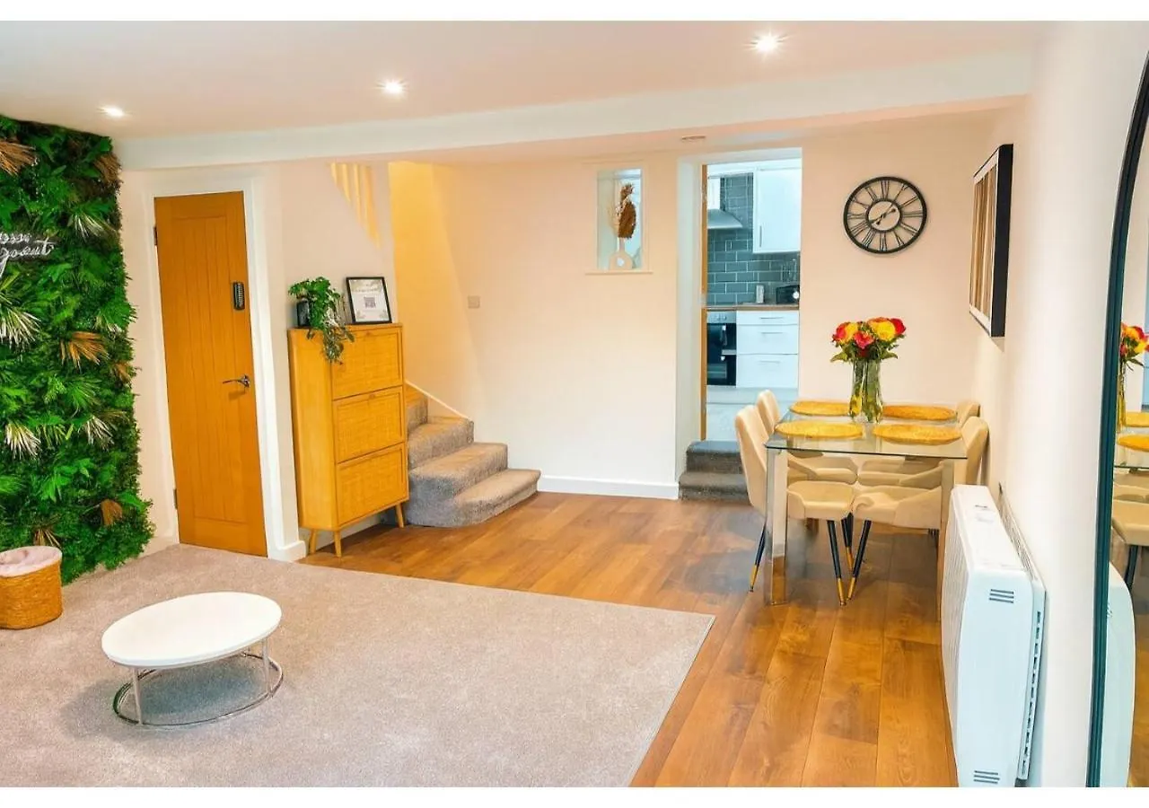 דירה אקסטר Spacious 2-Bed - Hospital & City Nearby Parking Pet Friendly