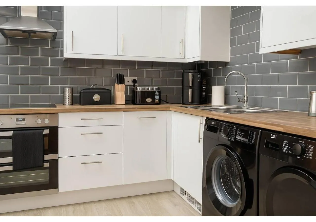 דירה אקסטר Spacious 2-Bed - Hospital & City Nearby Parking Pet Friendly