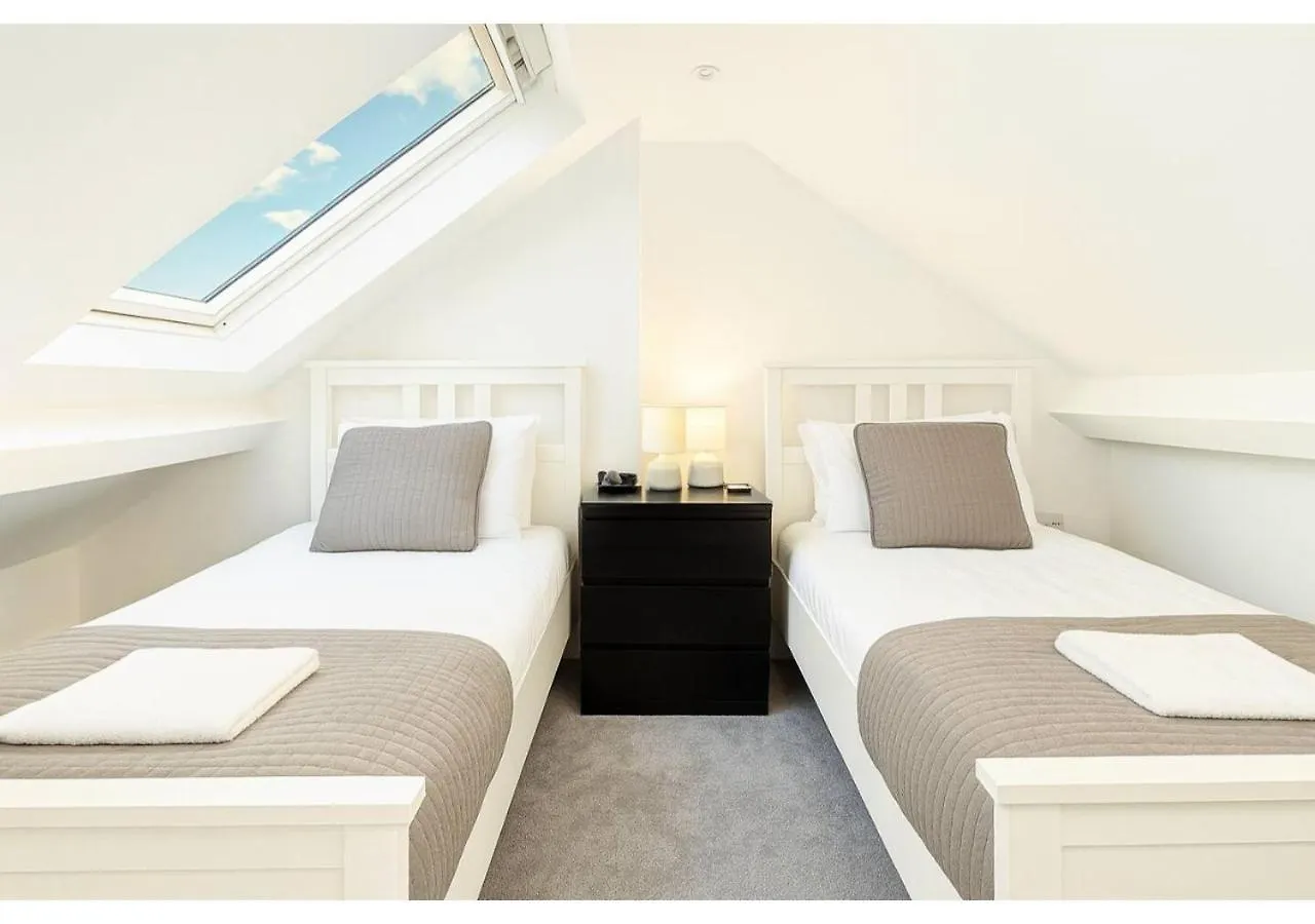 אקסטר Spacious 2-Bed - Hospital & City Nearby Parking Pet Friendly דירה