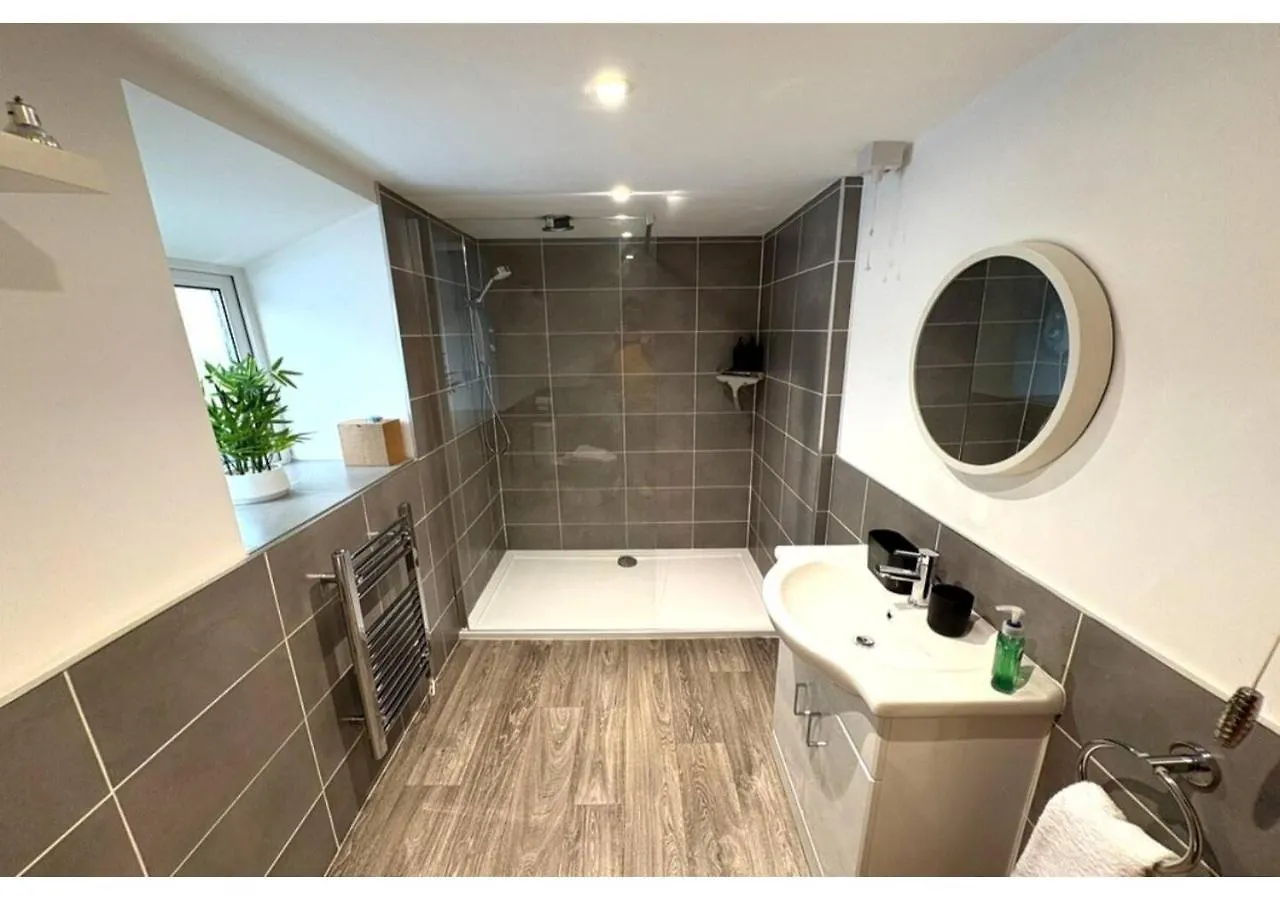 דירה אקסטר Spacious 2-Bed - Hospital & City Nearby Parking Pet Friendly בריטניה