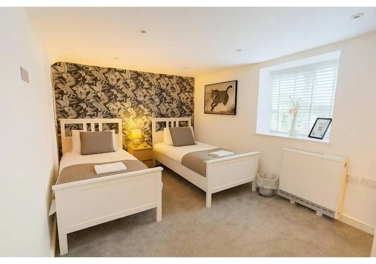 אקסטר Spacious 2-Bed - Hospital & City Nearby Parking Pet Friendly דירה