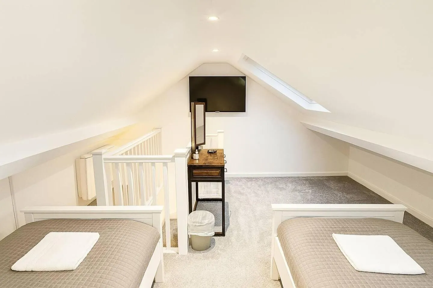 דירה אקסטר Spacious 2-Bed - Hospital & City Nearby Parking Pet Friendly